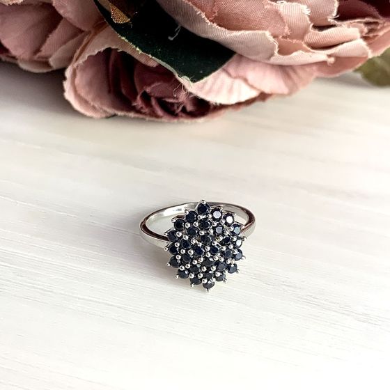 Silver ring with a 1.356-carat sapphire