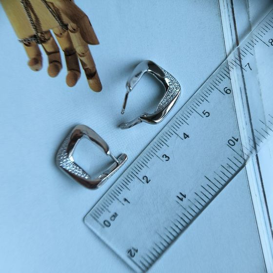 Срібні сережки з фіанітами