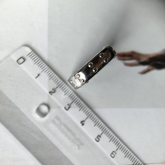 Срібна каблучка з фіанітами