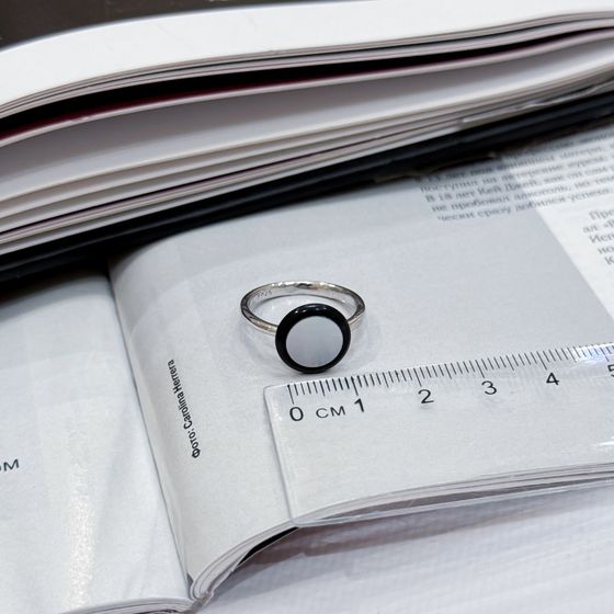 Серебряное кольцо с ониксом, перламутром