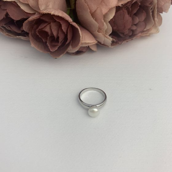 Silver ring with pearls 2.5ct