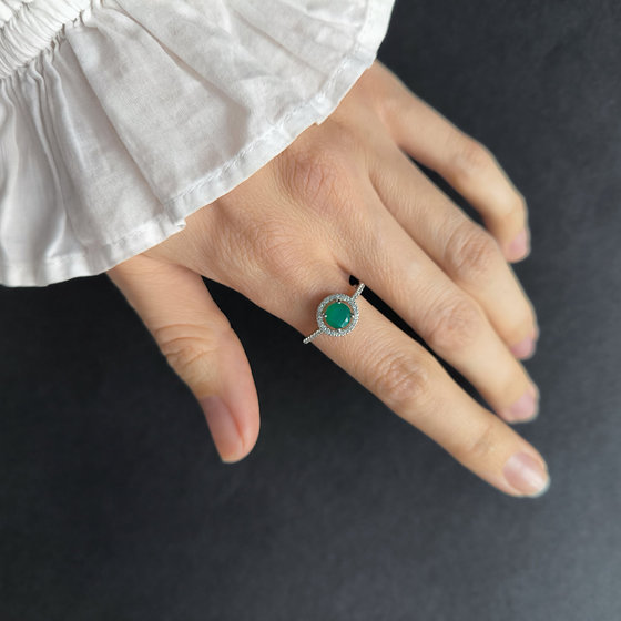 Silver ring with 1.134 ct agate and cubic zirconia