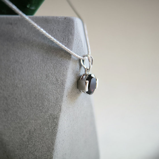 Серебряная подвеска с гранатом 1.375ct