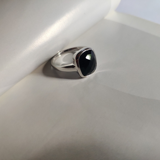 Серебряное кольцо с ониксом 4.567ct