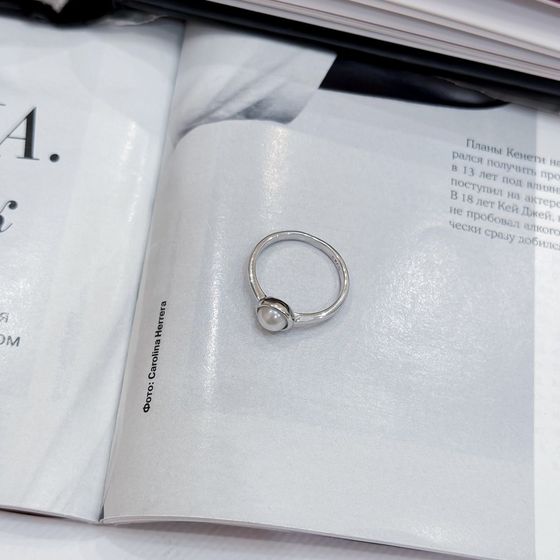 Silver ring with pearls