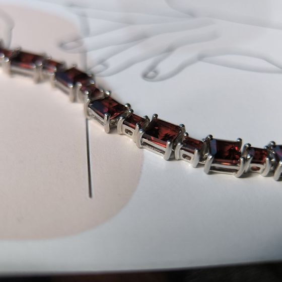 Срібний браслет із гранатом 14,975 карат