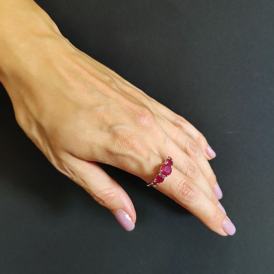 Серебряное кольцо с рубином 3.63ct