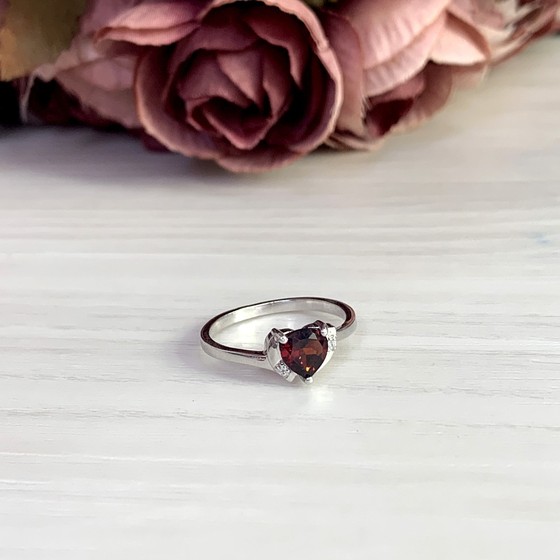 Sterling silver ring with garnet 0.918ct