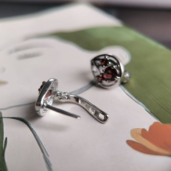 Срібні сережки з гранатом 1.808ct