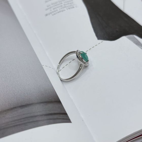 Silver ring with emerald 1.575ct