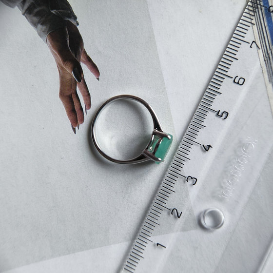 Silver ring with emerald 2.263ct