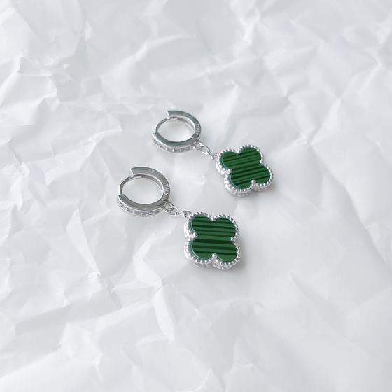Silver earrings with malachite