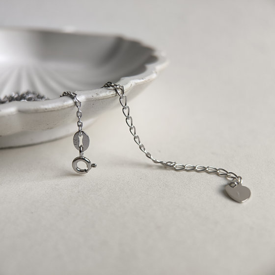 Silver necklace with phianites