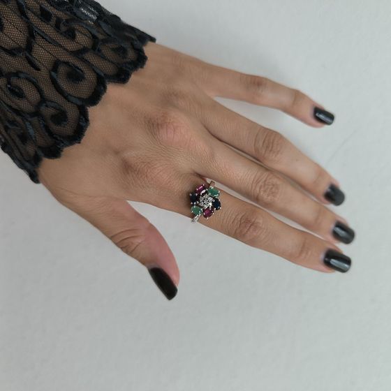 Срібна каблучка із сапфіром, рубіном, смарагдом