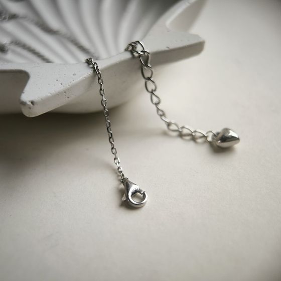 Silver necklace with phianites