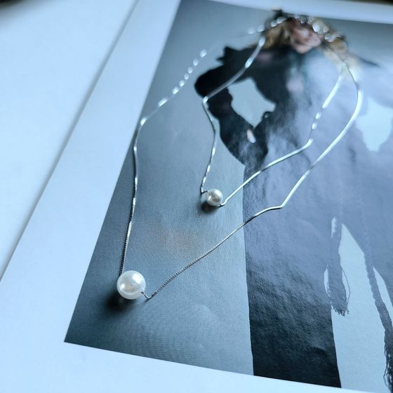 Silver necklace with pearls