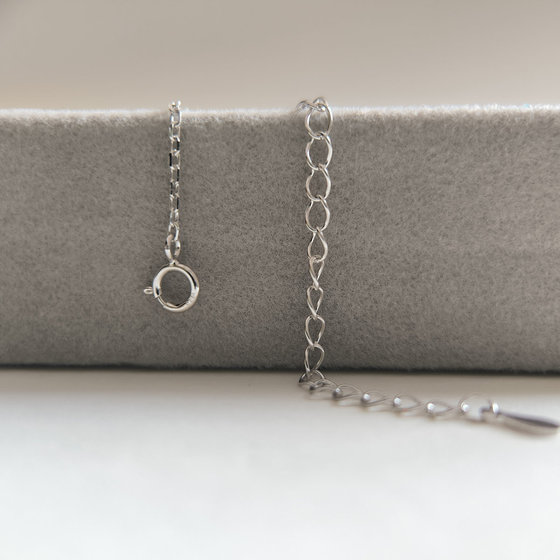 Silver necklace with cubic zirconia