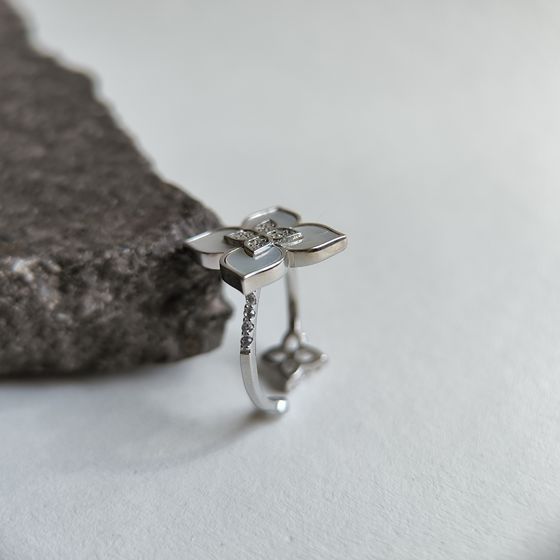 Silver ring with mother-of-pearl, phyanites