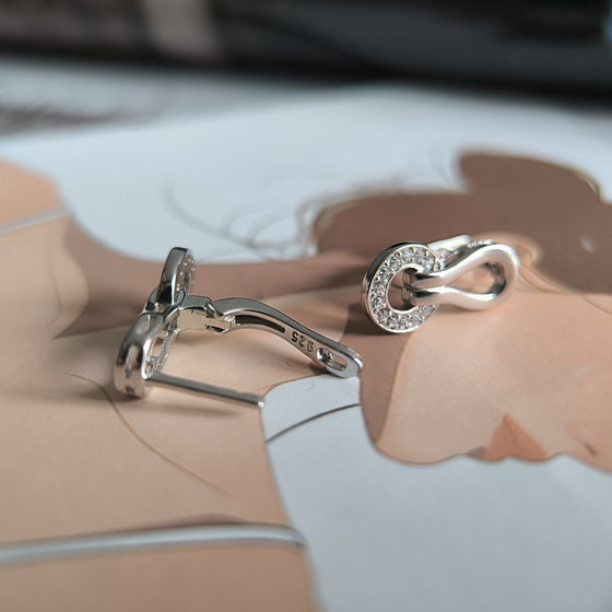 Срібні сережки з фіанітами