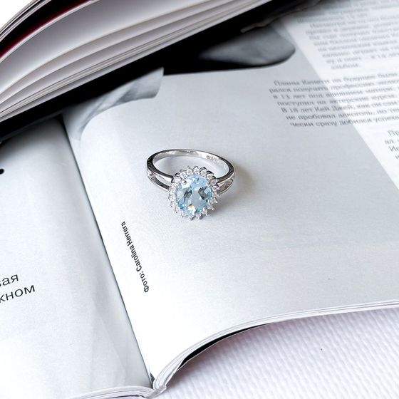 Срібна каблучка з топазом 3,265 карата та фіанітами