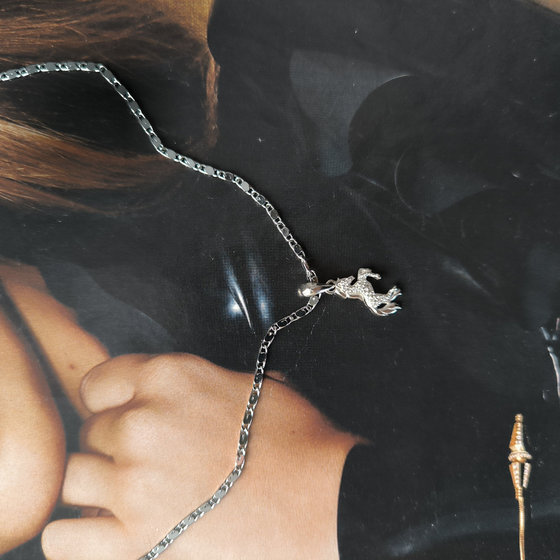 Silver pendant with cubic zirconia