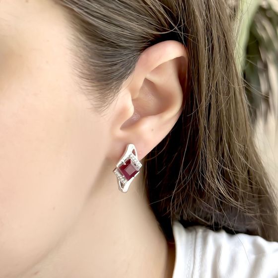 Срібні сережки з рубіном 2.633ct, фіанітами