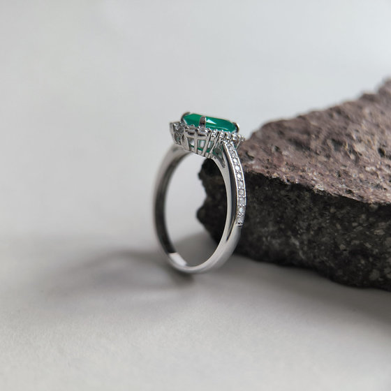 Silver ring with agate 1.676ct, cubic zirconia
