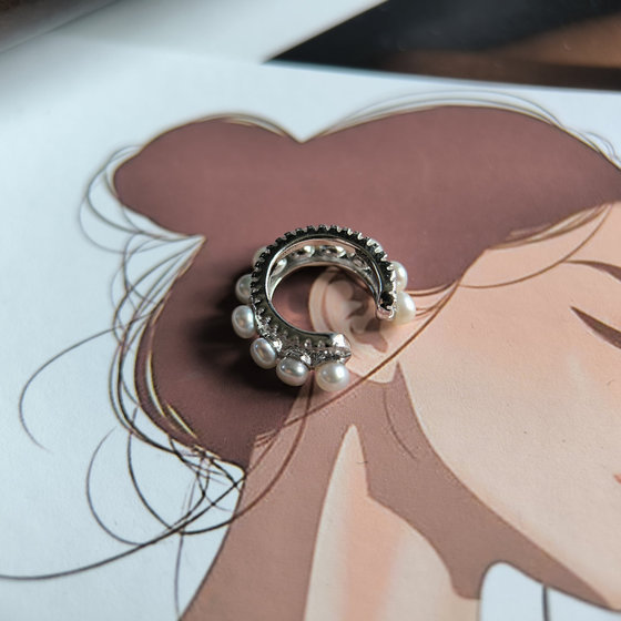 Silver earrings with cubic zirconia and pearls