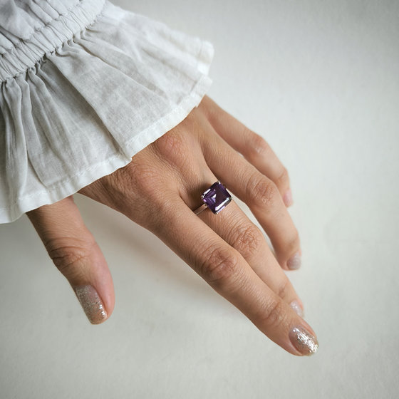 Серебряное кольцо с александритом 6.275ct