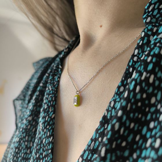 Silver necklace with phianites, semallu