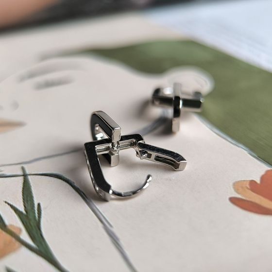 Silver earrings with phianites, semallu