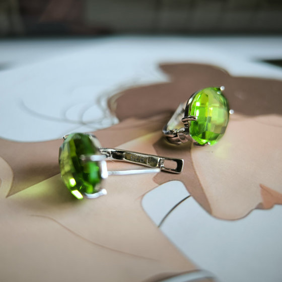 Серебряные серьги с хризолітом 9.726ct