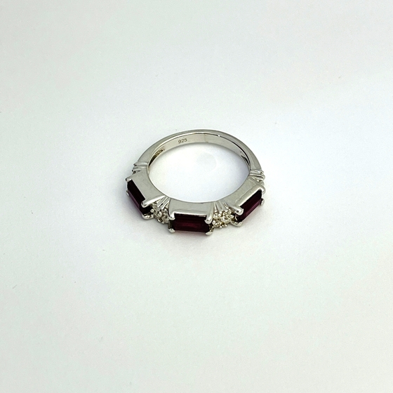 Серебряное кольцо с рубином 2.043ct