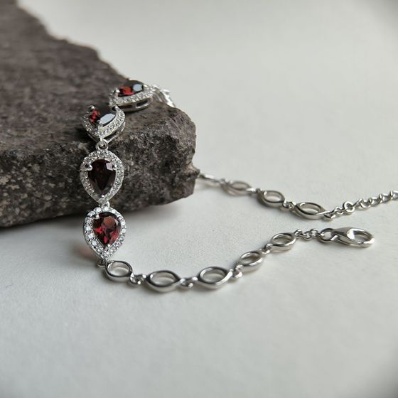 Серебряный браслет с гранатом 5.559ct