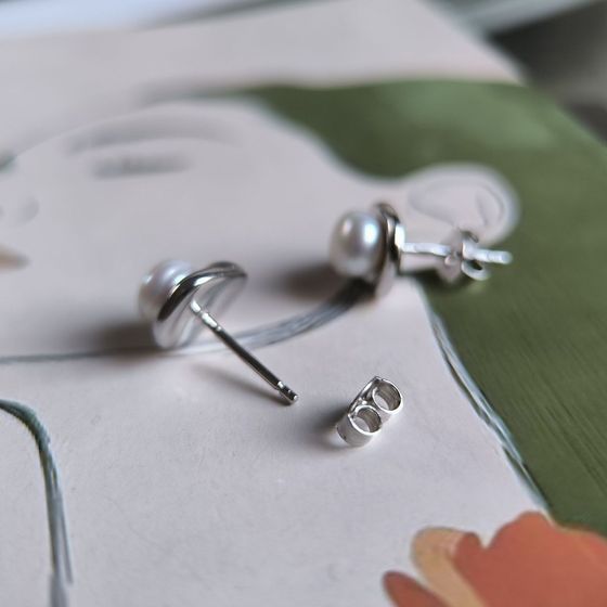 Срібні сережки з перлами