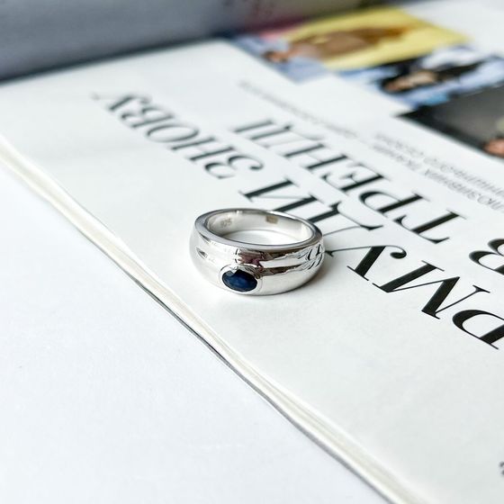 Silver ring with sapphire 0.66ct