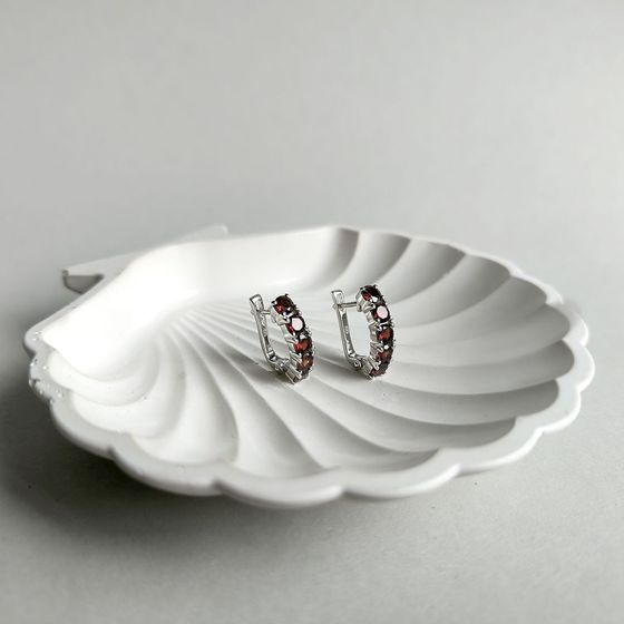Silver earrings with a 3.2-carat garnet