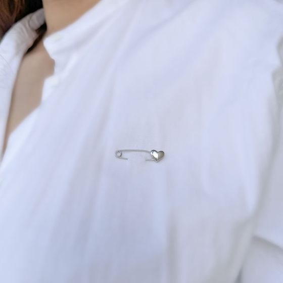 Серебряная брошка без камней