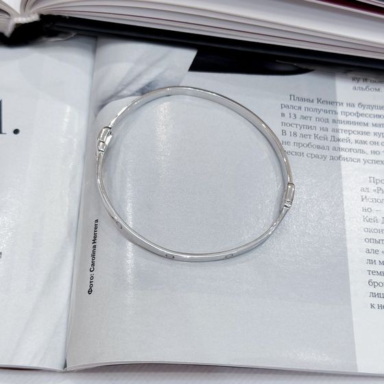 Silver bracelet without stones