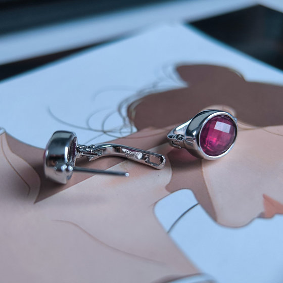 Срібні сережки з рубіном 7ct