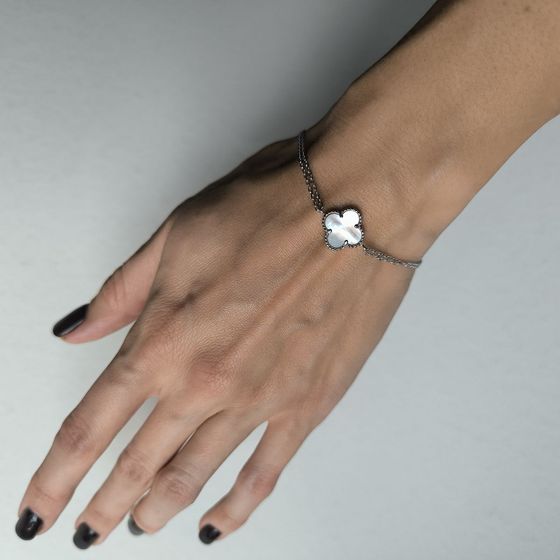 Silver bracelet with mother-of-pearl