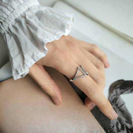 Серебряное кольцо с фианитами 0.36ct