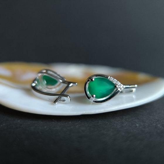Silver earrings with 2.235 ct agate and cubic zirconia