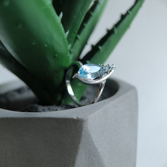 Серебряное кольцо с топазом 2.188ct