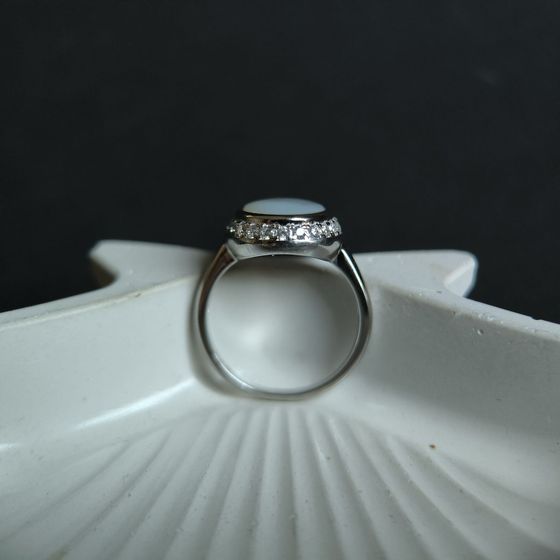 Silver ring with mother-of-pearl, phyanites