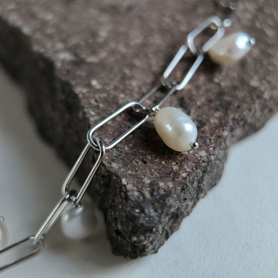 Silver bracelet with baroque pearls