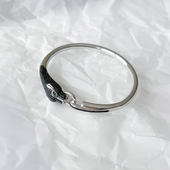 Silver bracelet with phianites