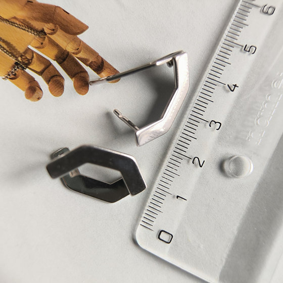 Срібні сережки без каменів