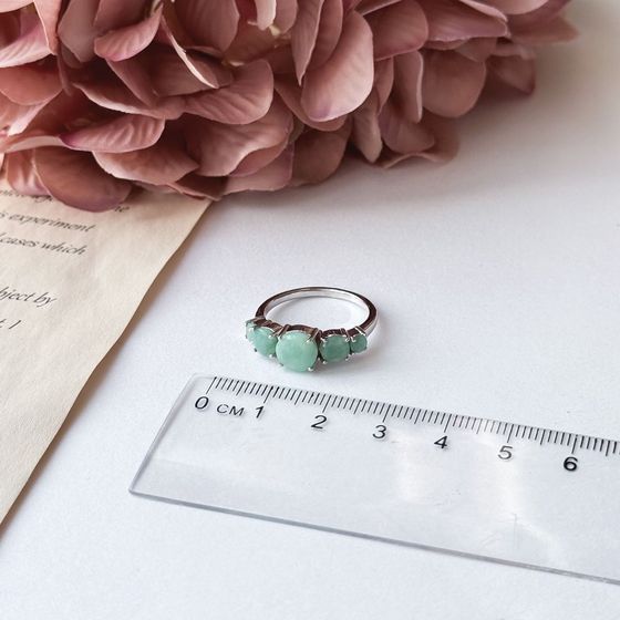 Silver ring with a 2.495-carat emerald