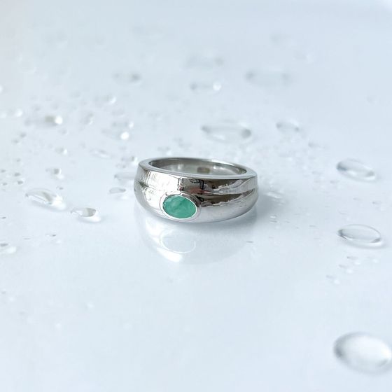 Silver ring with emerald 0.4ct